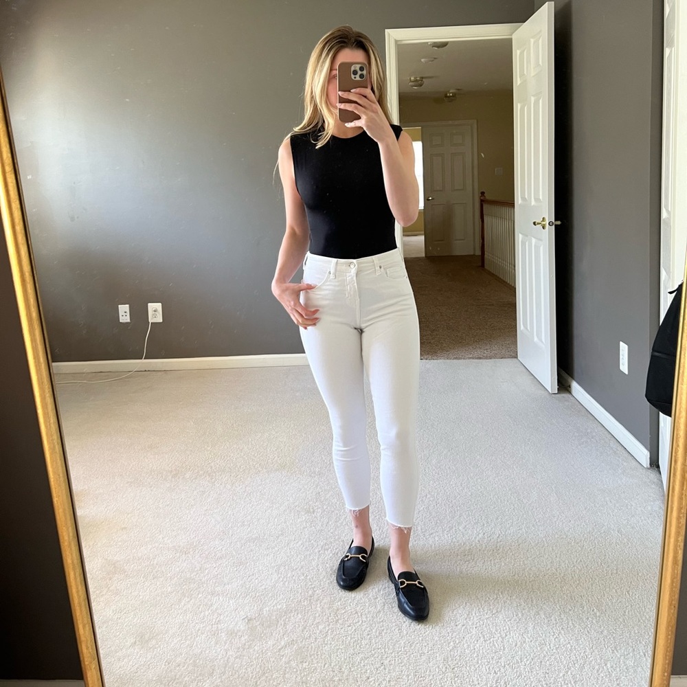 Top shop MOTO/petite Jamie jeans. Size W26 L28 with distressed bottom